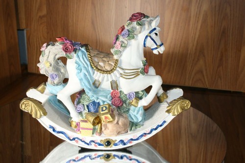 Rocking Horse Music Box Beautiful Vintage White w/Gold Trim Toys Large Detailed