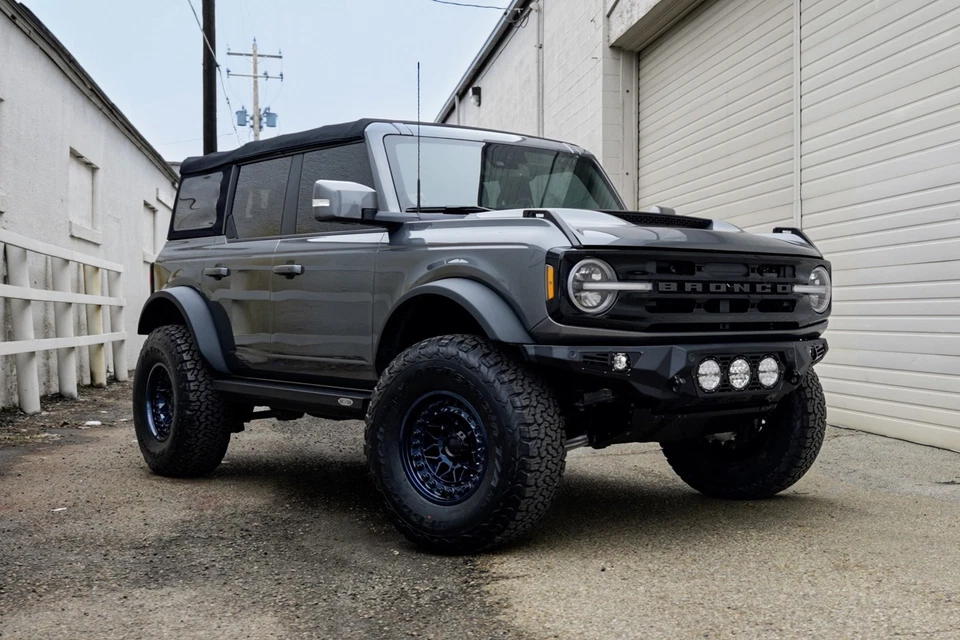 Rueda negra Rhino Alpha 17x9 6x5,5 azul medianoche 17" -12 mm para llanta Ford Toyota Foto 4 de 4