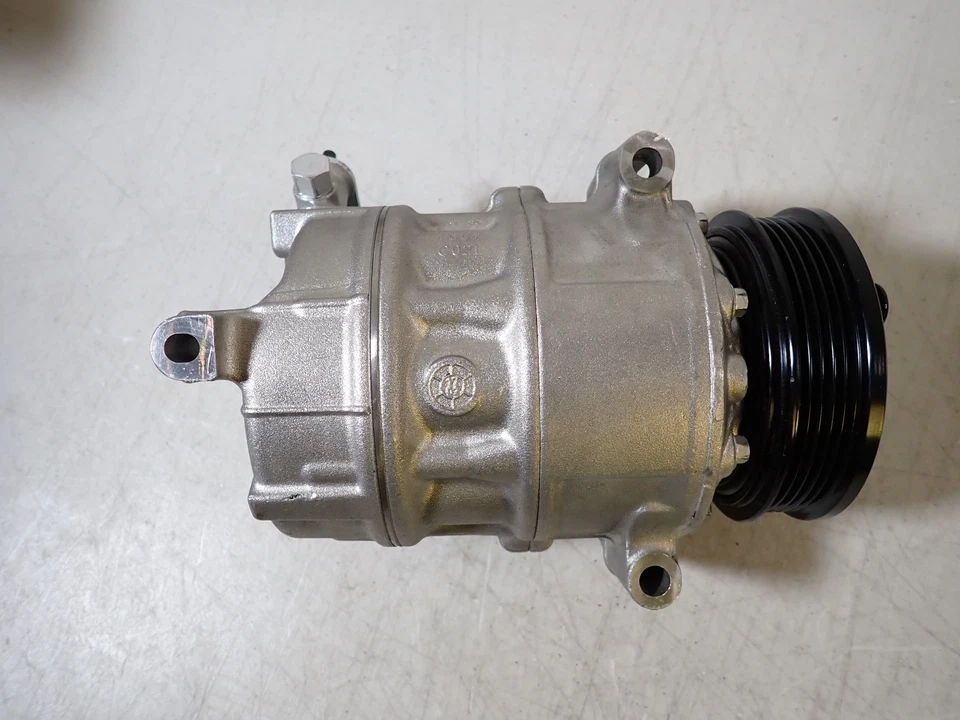 AC Compressor with Clutch for Chevrolet Malibu 2016-2022 84364335 A/C Air Foto 4 de 4