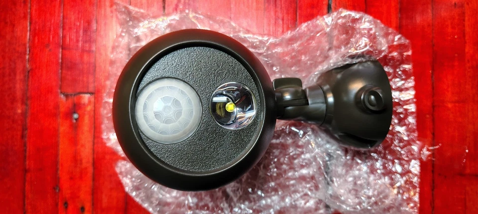 NEW Mr. Beams MB360 Wireless LED Spotlight Motion Sensor (Dark Brown) - Image 4 of 4