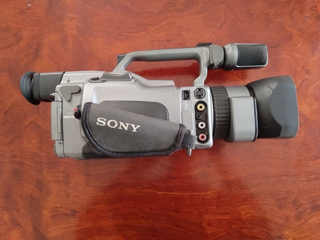 Sony DCR-VX1000 Digital Handycam 3CCD Camcorder 20x Zoom -Tape
