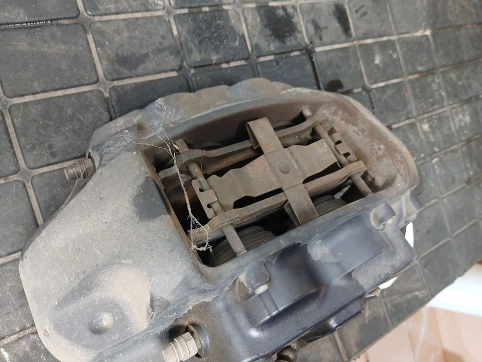 Pinza delantera de pasajero 68501774AA compatible con cargador 21-23 4 pistones Opt BR4 3094442 Foto 3 de 4