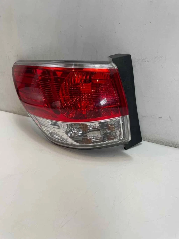 Luz trasera montada en panel cuarto izquierdo OE 949681 para Nissan Pathfinder 2013-2016 Foto 2 de 4