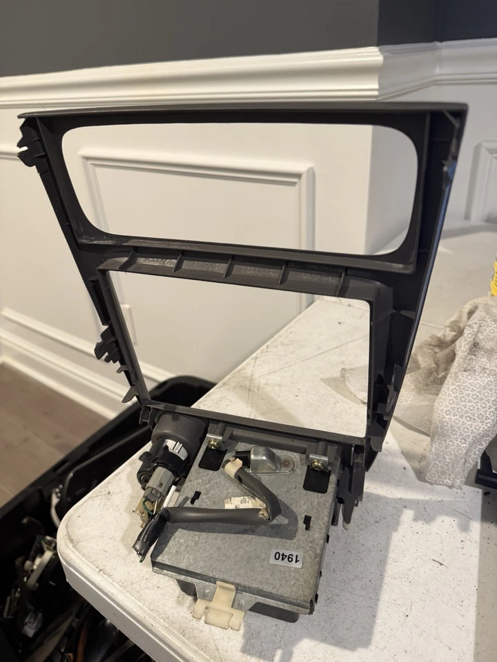 Toyota Corolla 98-02 tablero central bisel moldura alrededor radio toma de corriente OEM Foto 4 de 4