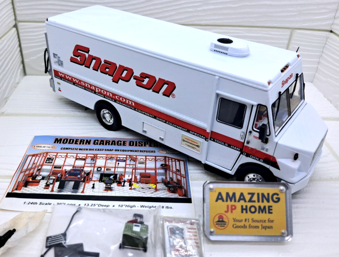 Snap-on Diecast Mini Car Mechanic Figure Rare 1:32 Mechanic Tool