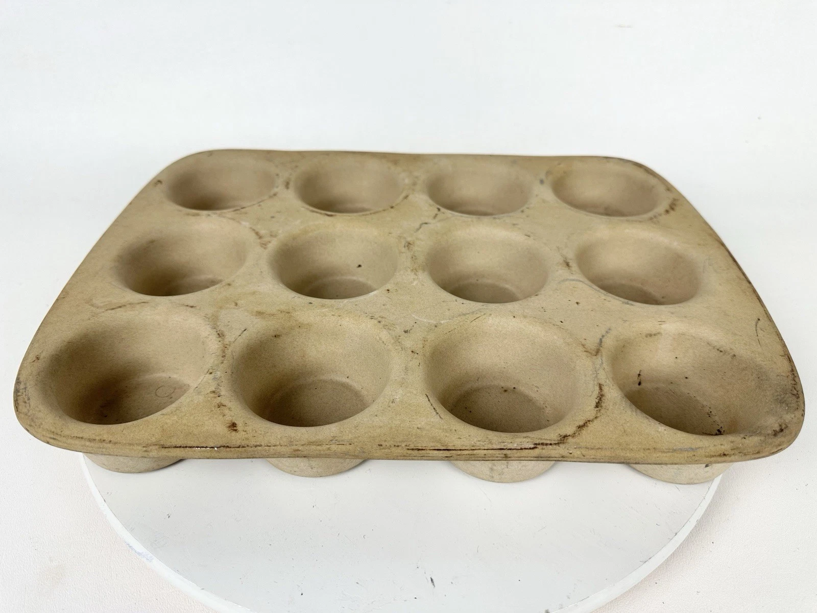 The Pampered Chef Family Heritage Stoneware 12 Cupcake Muffin Pan Baking Stone
