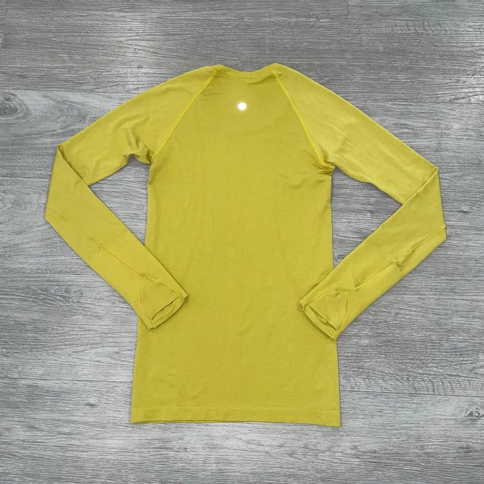 Lululemon Women’s Size 4 Swiftly Tech Long Sleeve Shirt 2.0 Yellow Pear Gym - Imagem 3 de 4