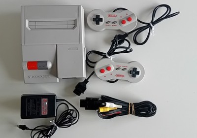 Nintendo New Famicom Family Computer console AV HVC-101 + 2 pads working