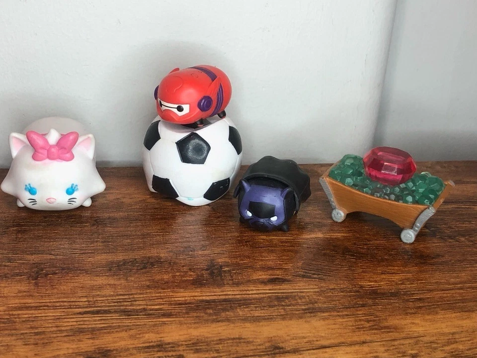 Lote de figuras de vinilo mixtas Tsum Tsum. Marvel y Disney. Accesorios Plus. Foto 3 de 4