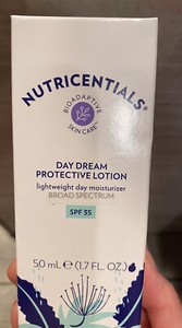 lightweight day moisturizer