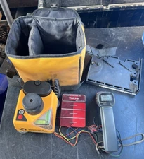 Spectra Precision Horizontal Vertical Red Beam Laser Level Model 1422 W/ Bracket