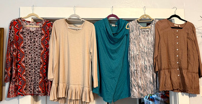 Lot of five LOGO by Lori Goldstein 1X,2X,3X pieces. Tops, cardigan and tank.
