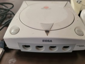 SEGA Dreamcast Console With 2 Controllers, 2 VMUs, Web Browser