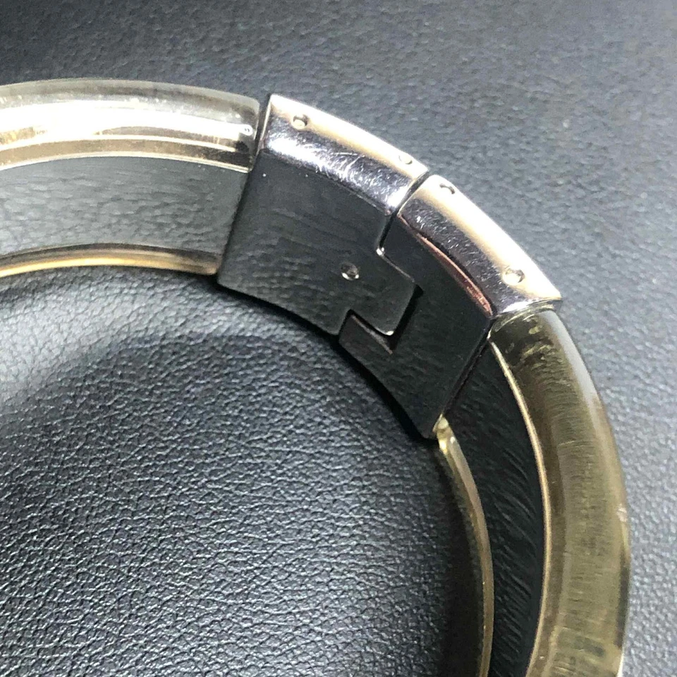 Brazalete Brazalete Michael Kors 8062 Tono Plateado Acrílico Bisagras 6.75" Foto 2 de 4