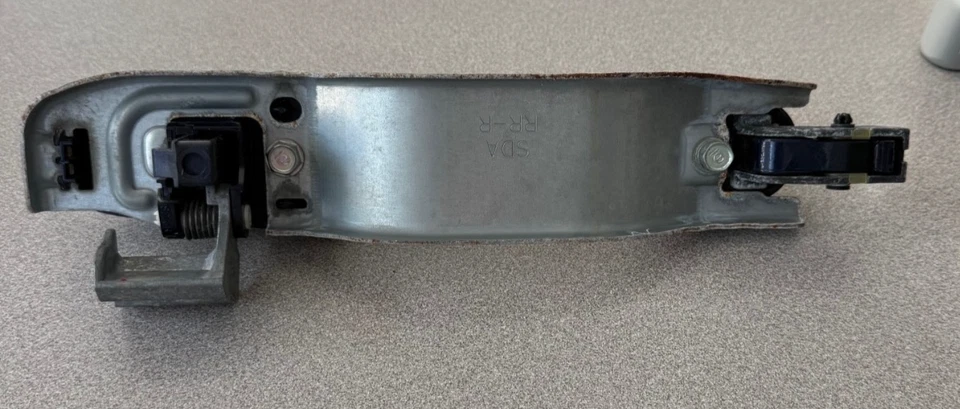 03-07 MANIJA EXTERIOR PUERTA TRASERA DERECHA HONDA ACCORD SDA-RR USADA OEM Foto 2 de 4