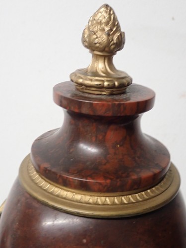 Tolle antike Kaminuhr roter Marmor + Figuren um 1880 mit Uhrwerk und Schlagwerk - Bild 15 von 22