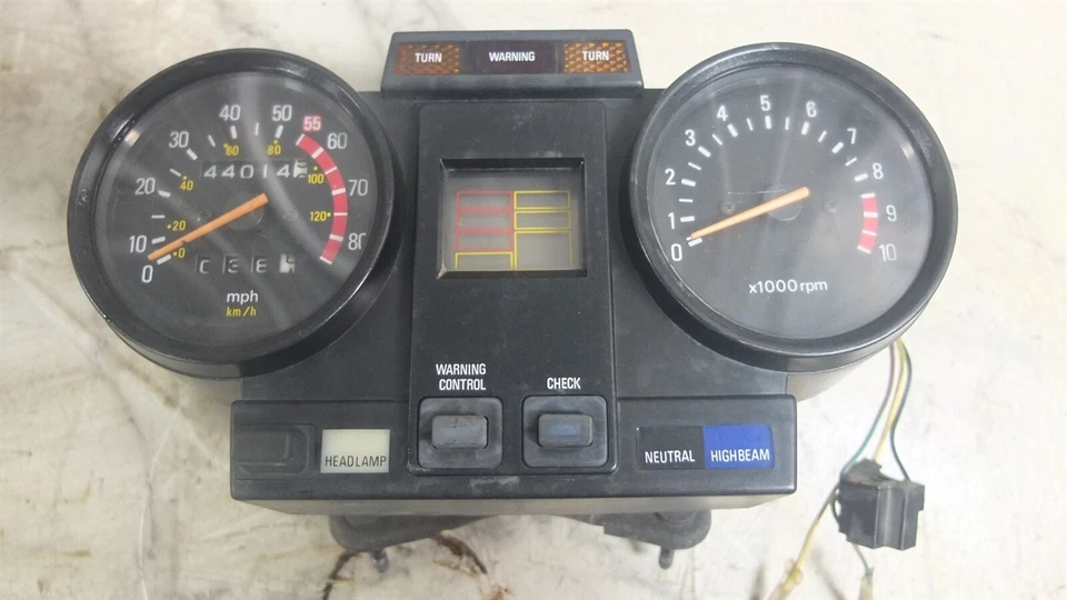 82 Yamaha XJ1100 XJ 1100 Medidores Máximos Medidores Velocímetro Velocímetro Velocímetro Velocímetro Foto 3 de 4