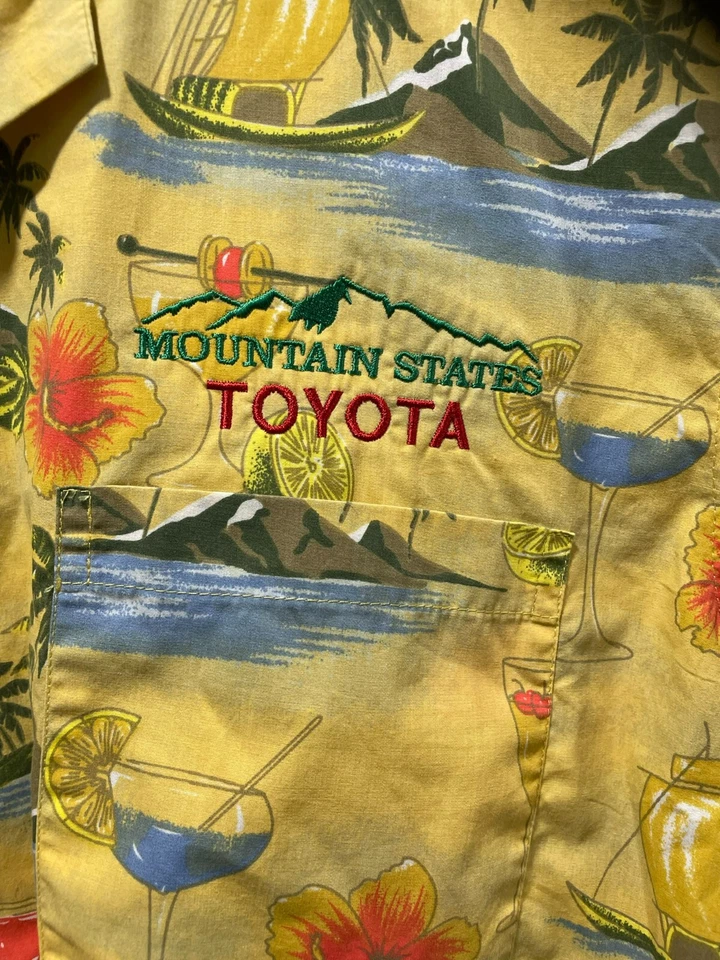 Camisa abotonada Blue Generation Mountain States Toyota para hombre amarilla talla MD Foto 3 de 4