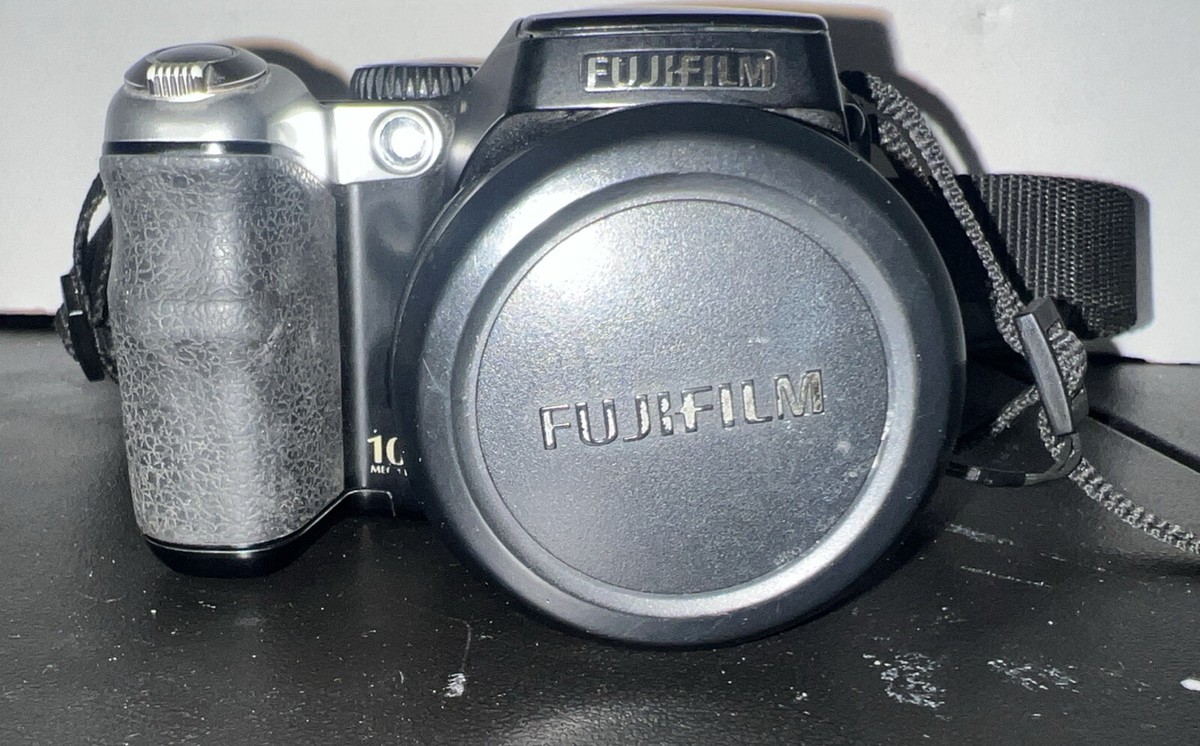 FinePix　s8100 Fujifilm FinePix S Series S8100fd 10.0MP Digital Camera