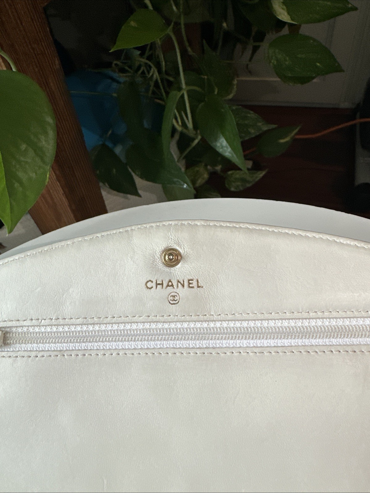 Chanel CC Logo Wallet On Chain White Caviar image 2