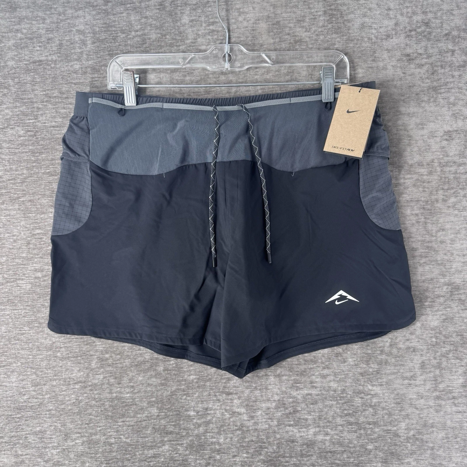Nike Trail Second Sunrise 5" ADV Running Shorts Men’s Large Black HJ3572-010 NWT
Opens in a new wind