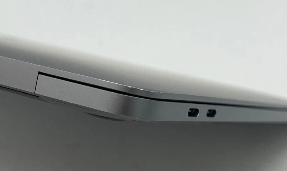 MacBook Pro 13” (2018) - i5 2.3 GHz - 8 Go - 256 Go - Bluetooth Non Fonctionnel - Photo 4/4