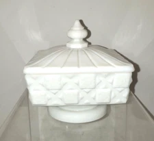 Old Quilt Button Westmoreland White Milk Glass Covered Candy Dish 4 3/4"    T6