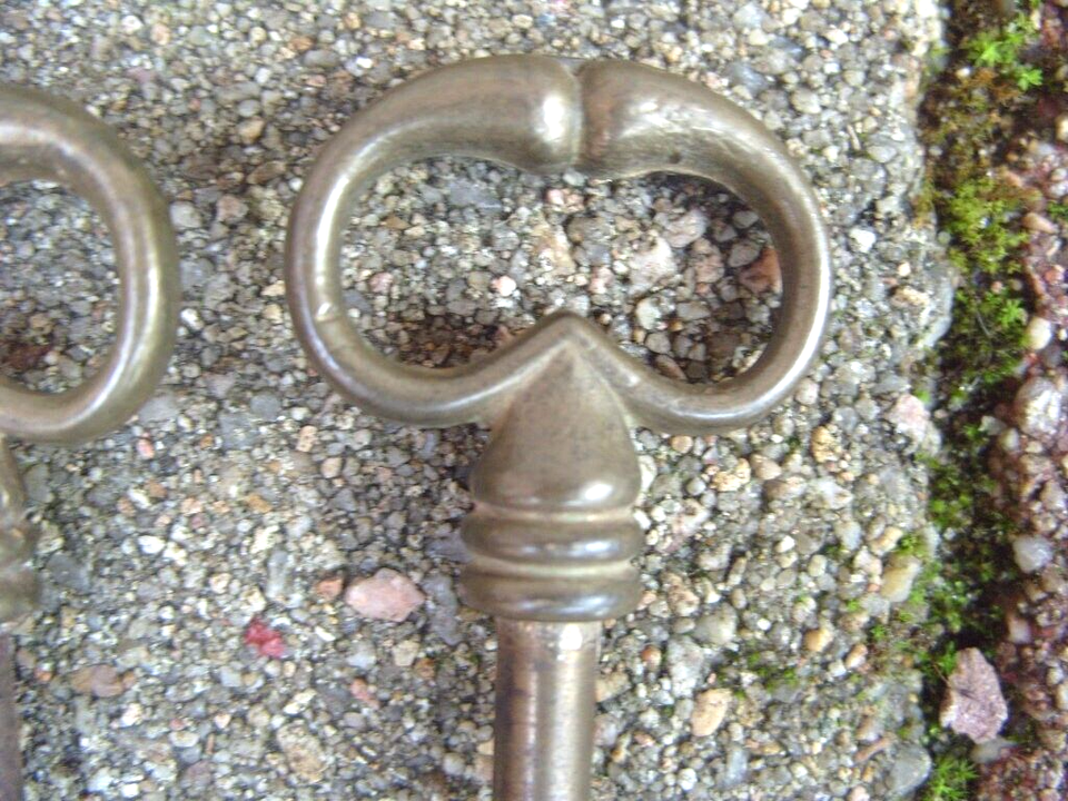 Lot De 4 Clés Anciennes Percées Pour Porte Et Meuble - Ferronnerie Vintage