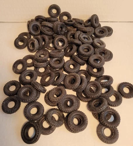 JOB LOT OF VINTAGE DINKY TYRES 13978  - 100 TYRES