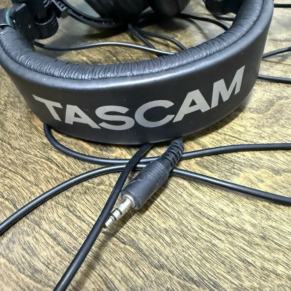 Tascam TH-02 Studio Headphones High-Quality Sound Comfortable Folding Wired - Image 4 of 4