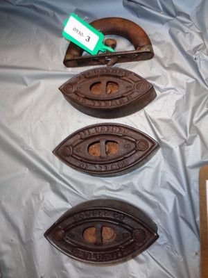 4 Piece Set - Sad Irons & Handle - Howell Co, Geneva IL. Iron Numbers 1, 2 & 3