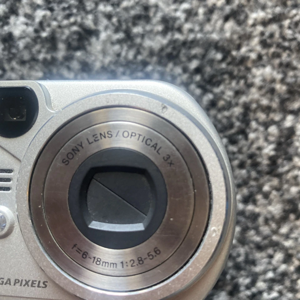 Sony Cyber-shot DSC-P72 3.2MP Digital Camera Silver (Box A) - Image 3 of 4