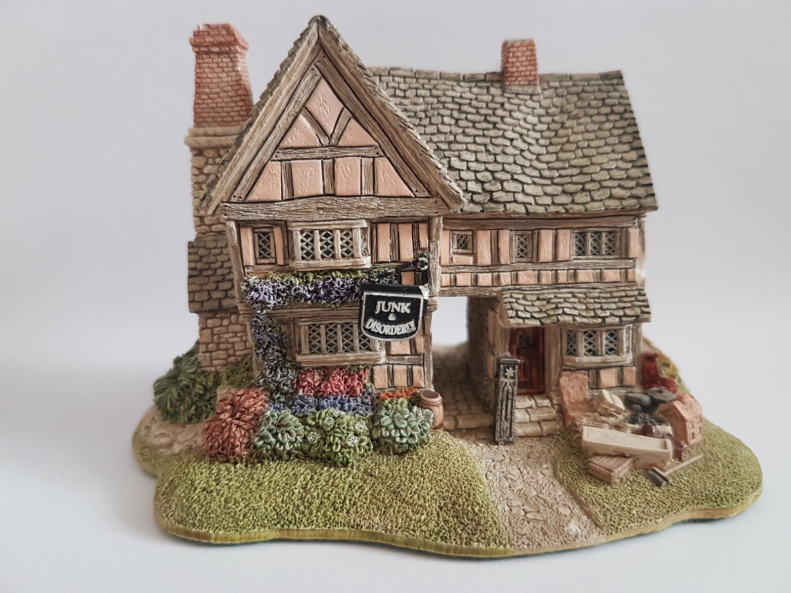 Lilliput Lane - Junk & Disorderly