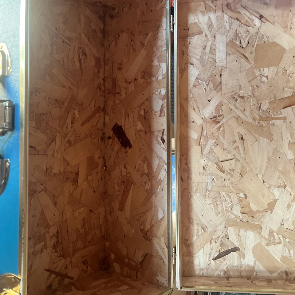 Baúl-Mango-Excelente Estado-Azul-Bloqueable-Llave-30”L-15 3/4”W-12 1/8”H Foto 4 de 4