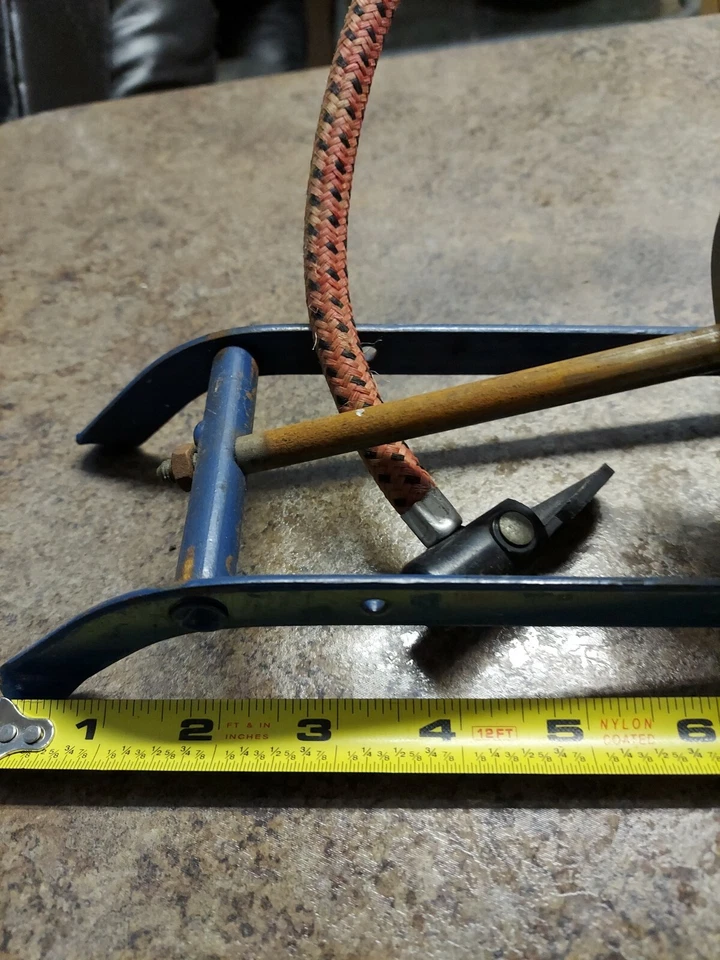 Bomba de neumático de pedal "ts" Foto 2 de 4