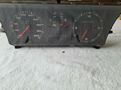 Audi Typ 81 82 B2 Tachometer Kombiinstrument 81117331 VDO