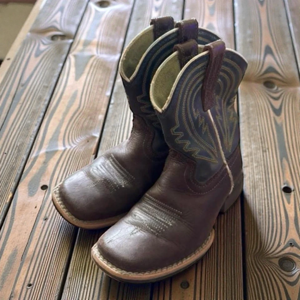 Botas de Vaquero para Niños Ariat Marrón Puntera Cuadrada Western Costuras Decorativas Foto 3 de 4