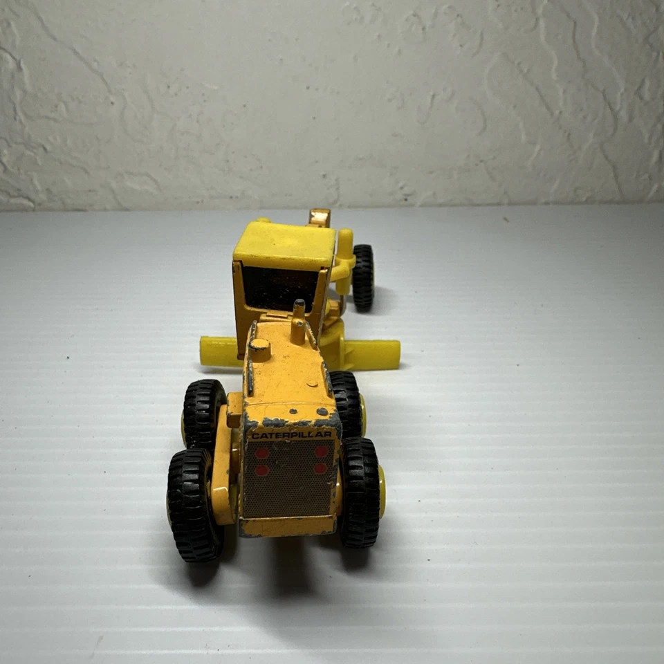  Niveladora de carretera Ertl Mighty Movers Caterpillar de colección 6" fundida a presión usada  Foto 4 de 4