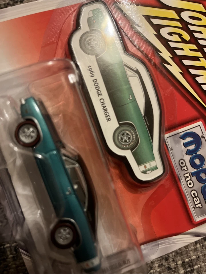1:64 Johnny Lightning #41 MOPAR 1969 Dodge Charger R/T Blue Metallic/ Black - Image 3 of 3