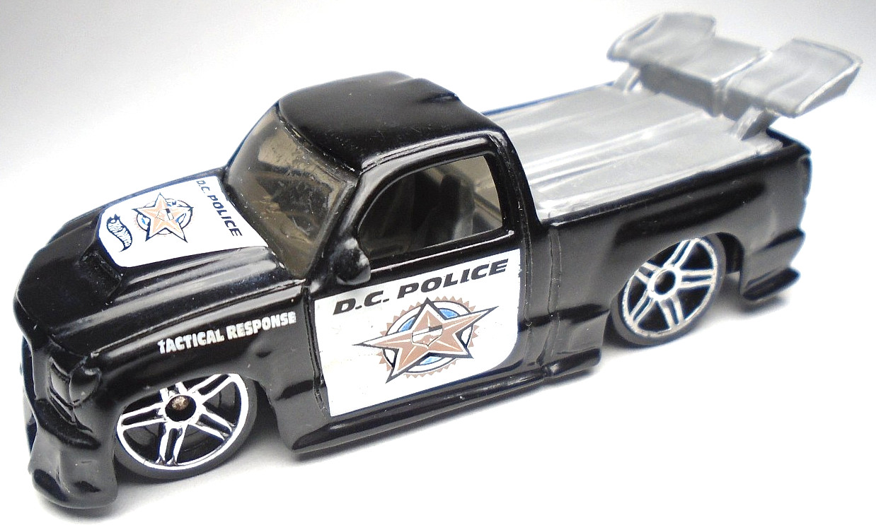 2002 HOT WHEELS DELUXE AUTO CHASE SUPER TUNED D.C. POLICE BLACK DIECAST 3" TRUCK