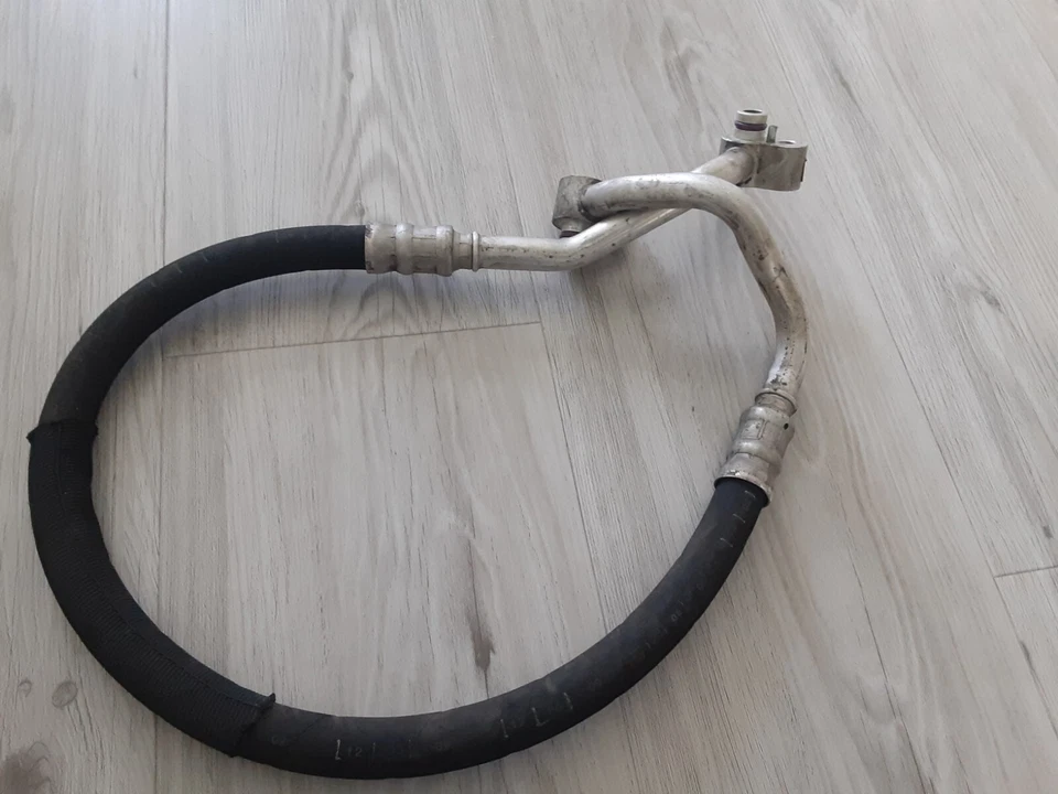 Tubo de manguera condensador aire acondicionado Volkswagen Tiguan 2009-2017 5N0 820 741 OEM* Foto 3 de 4