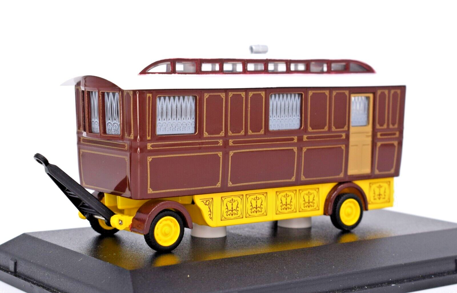 Oxford Diecast Showman's Caravan Maroon 1:76 Scale Model 76SCV001