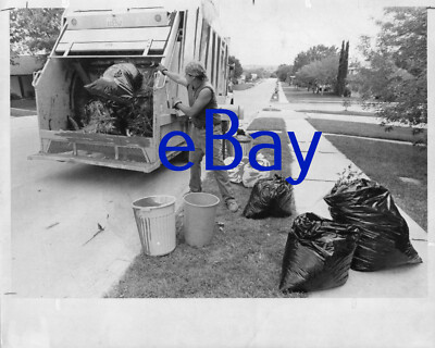 ORIGINAL GARBAGE REFUSE TRASH TRUCK PHOTO IN TEXAS MAY 1982 HEIL REAR LOADER