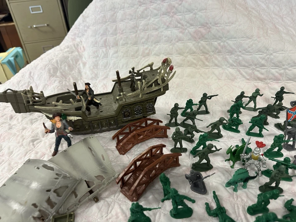 Ejército Hombres Juguete Soldado Barco Vehículos Lote Más de 100 Piezas Multicolor Foto 2 de 4