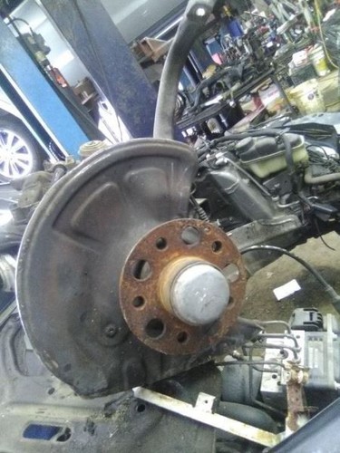 03-09 Mercedes E Class E350 Left Driver Front Spindle/Knuckle 211 Type