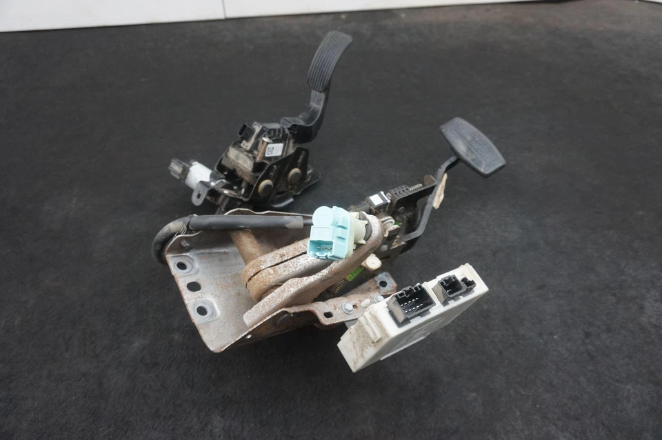 Suporte de pedal de freio acelerador a gás HC3Z9F836D Ford F350 Super Duty Lariat 17-22 - Imagem 4 de 4