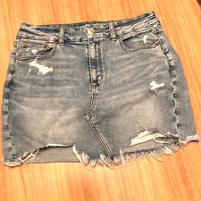 Super Cute American Eagle Women's Distressed Denim Mini Skirt, size 10