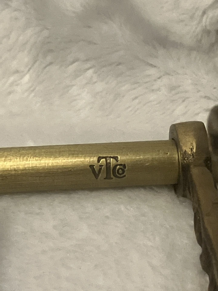 Cabide parisiense Victorian Trading Co. com ganchos para mordomo | Valet - Imagem 2 de 4