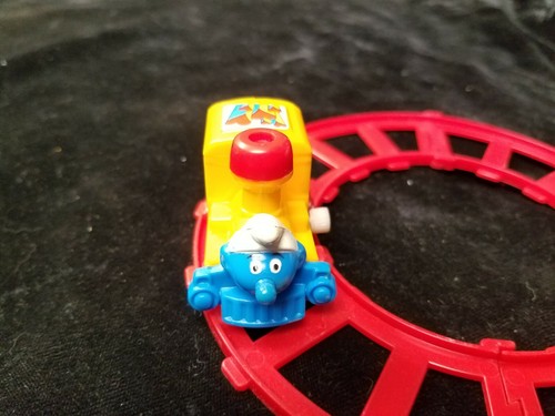 Tren PITUFOS Peyo Galoob 1982 de cuerda vintage con locomotora de vía no funciona - Imagen 2 de 5