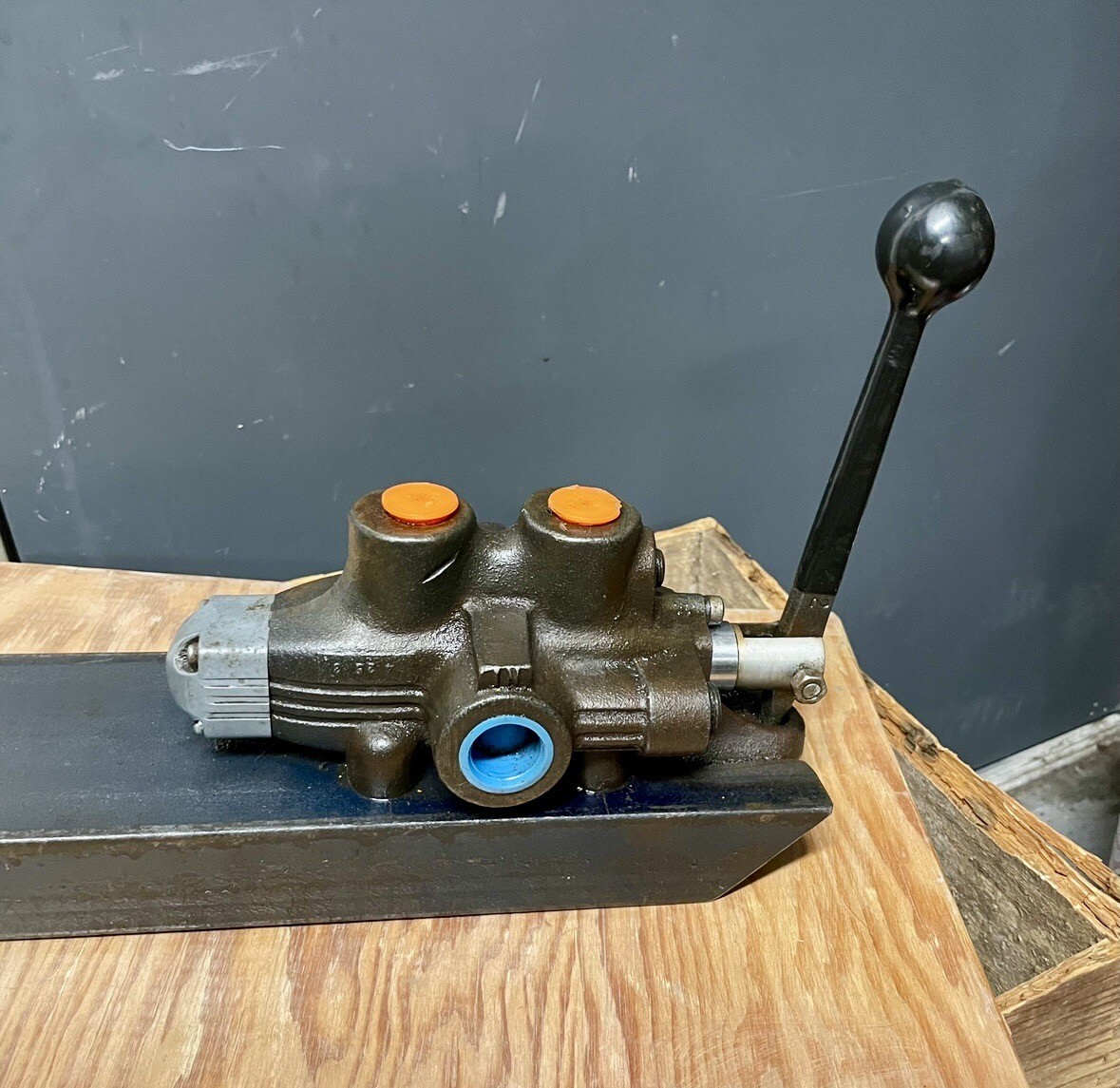 Gresen Hydraulic control valve cast iron 300 single spool tractor log